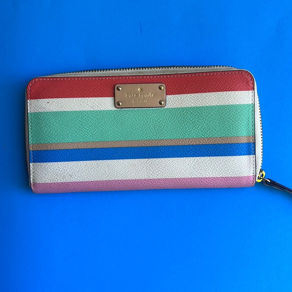 KATE SPADE striped 8x4 wallet.
